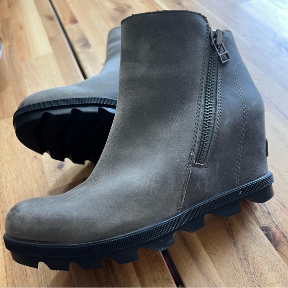 Sorel Joan of Arctic Wedge II Chelsea Boots Gray Leather Women’s 6.5 - Picture 1 of 8
